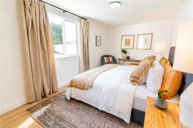 10816 Calvert, North Hollywood, CA 91606