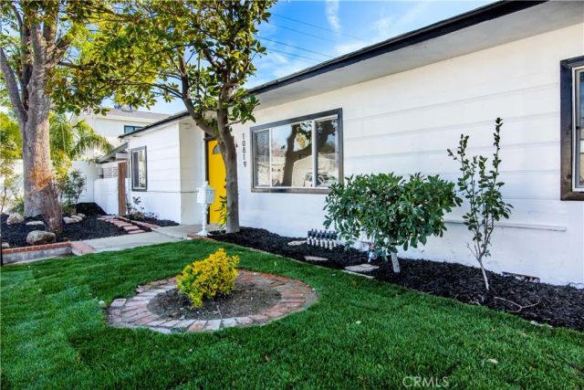 10816 Calvert, North Hollywood, CA 91606