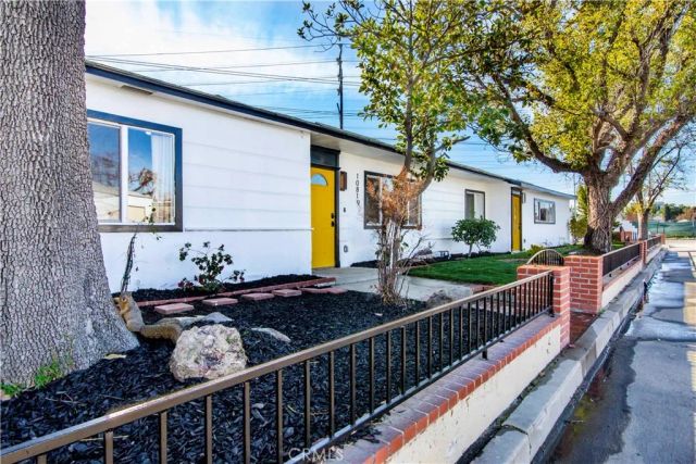 10816 Calvert, North Hollywood, CA 91606