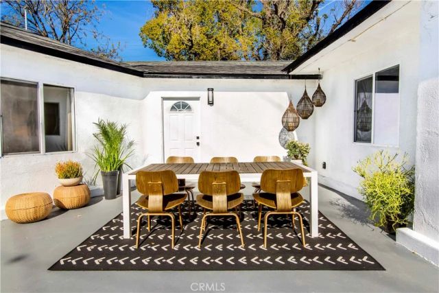 10816 Calvert, North Hollywood, CA 91606