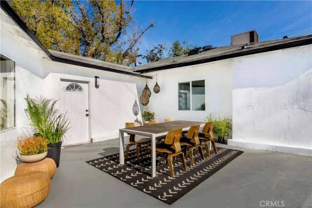 10816 Calvert, North Hollywood, CA 91606