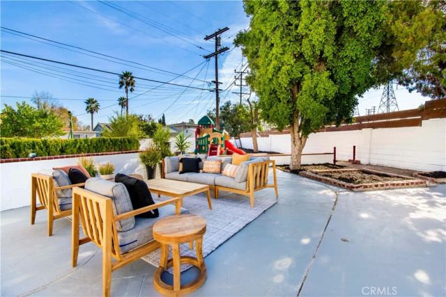10816 Calvert, North Hollywood, CA 91606