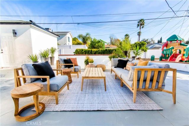 10816 Calvert, North Hollywood, CA 91606