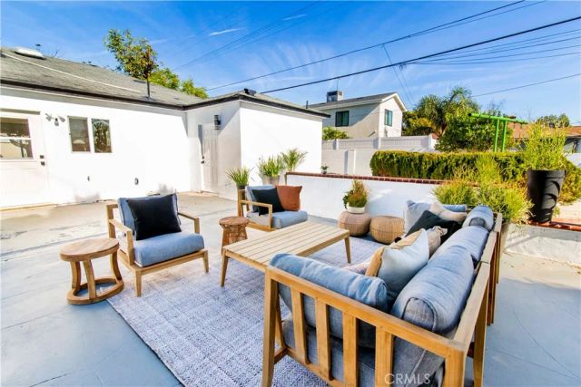 10816 Calvert, North Hollywood, CA 91606