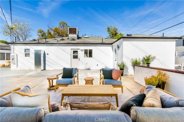 10816 Calvert, North Hollywood, CA 91606