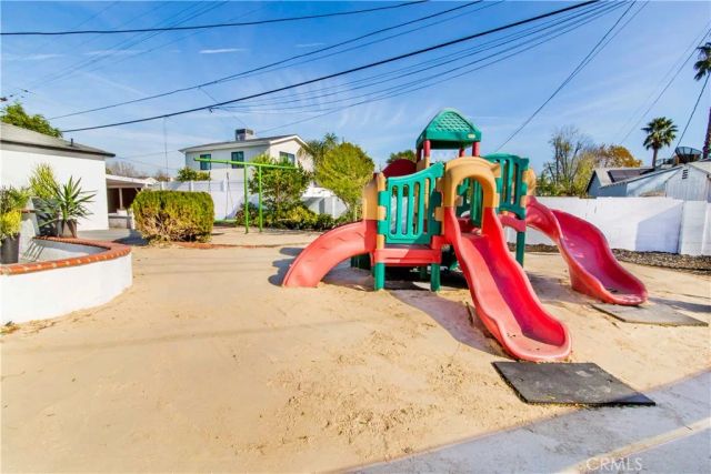 10816 Calvert, North Hollywood, CA 91606