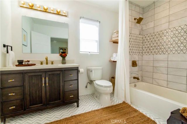 10816 Calvert, North Hollywood, CA 91606