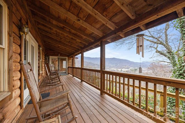 75 Red Oak Lane, Waynesville, NC 28786