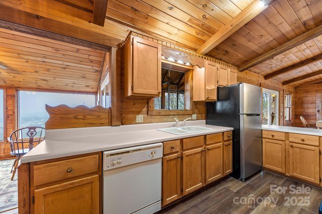 75 Red Oak Lane, Waynesville, NC 28786