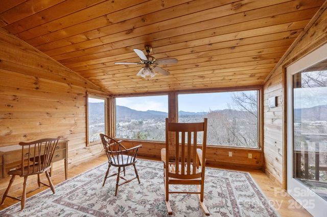 75 Red Oak Lane, Waynesville, NC 28786