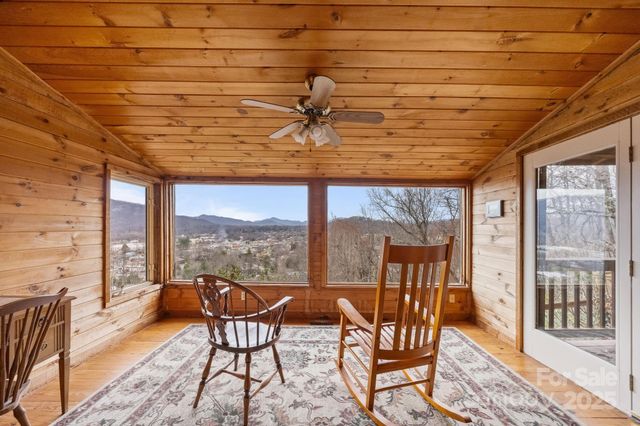 75 Red Oak Lane, Waynesville, NC 28786