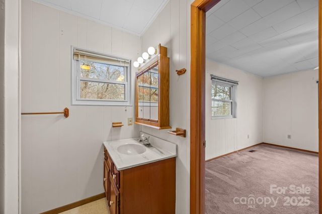 75 Red Oak Lane, Waynesville, NC 28786