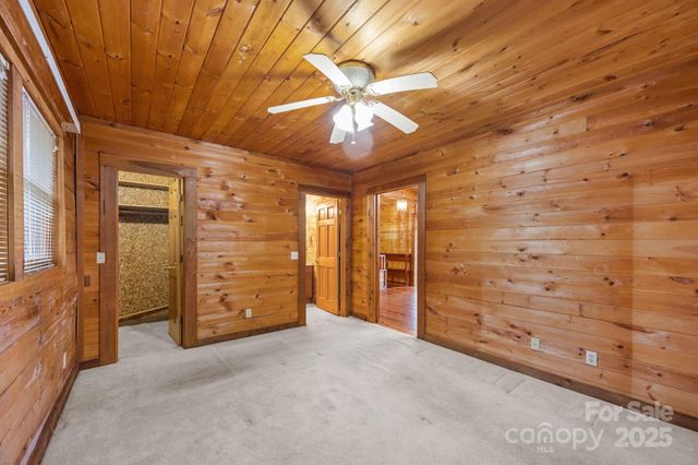 75 Red Oak Lane, Waynesville, NC 28786