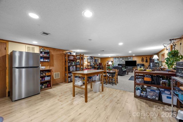 75 Red Oak Lane, Waynesville, NC 28786