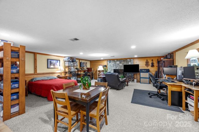 75 Red Oak Lane, Waynesville, NC 28786