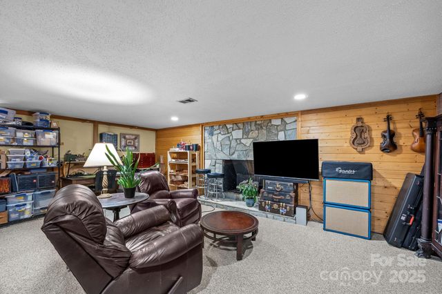 75 Red Oak Lane, Waynesville, NC 28786