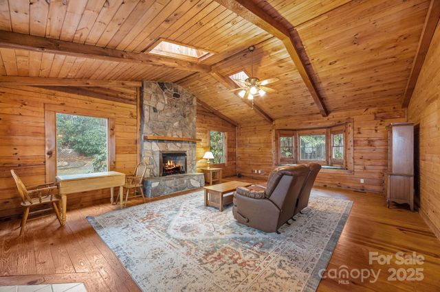 75 Red Oak Lane, Waynesville, NC 28786