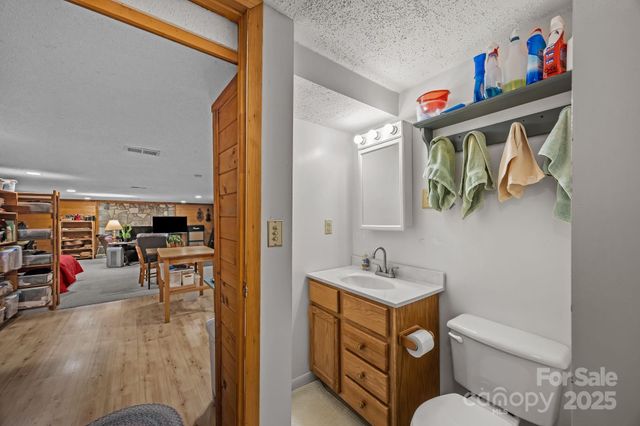 75 Red Oak Lane, Waynesville, NC 28786