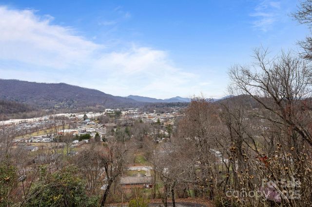 75 Red Oak Lane, Waynesville, NC 28786