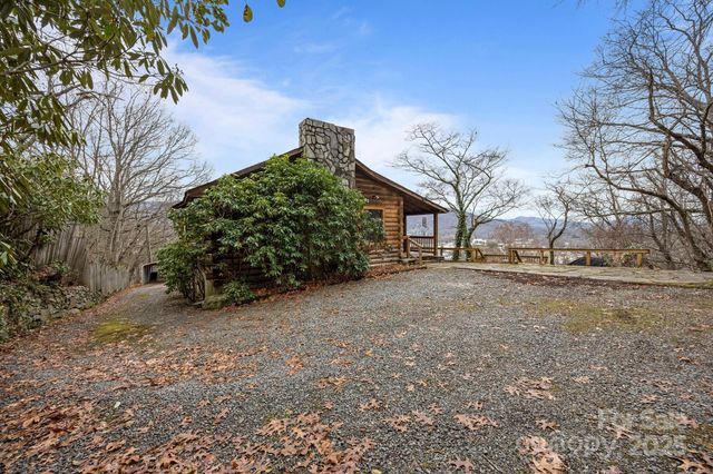 75 Red Oak Lane, Waynesville, NC 28786