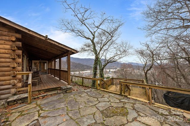 75 Red Oak Lane, Waynesville, NC 28786