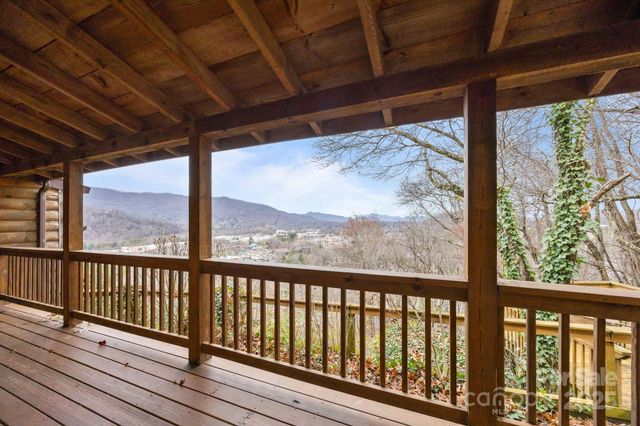 75 Red Oak Lane, Waynesville, NC 28786