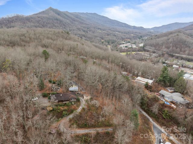 75 Red Oak Lane, Waynesville, NC 28786