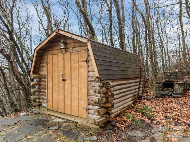 75 Red Oak Lane, Waynesville, NC 28786