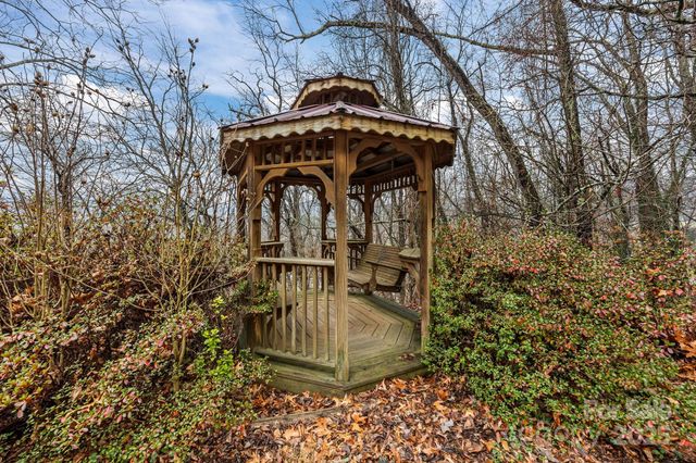 75 Red Oak Lane, Waynesville, NC 28786