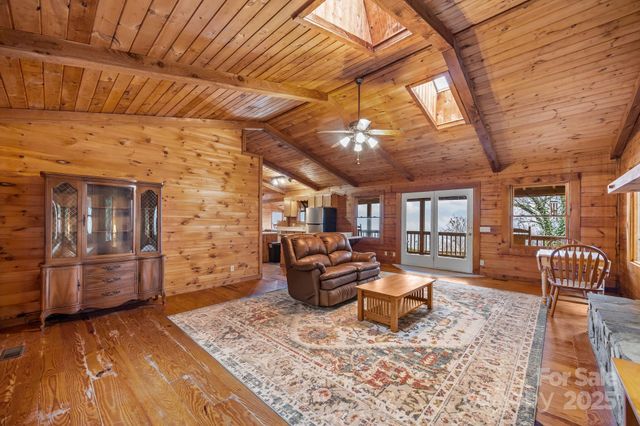 75 Red Oak Lane, Waynesville, NC 28786