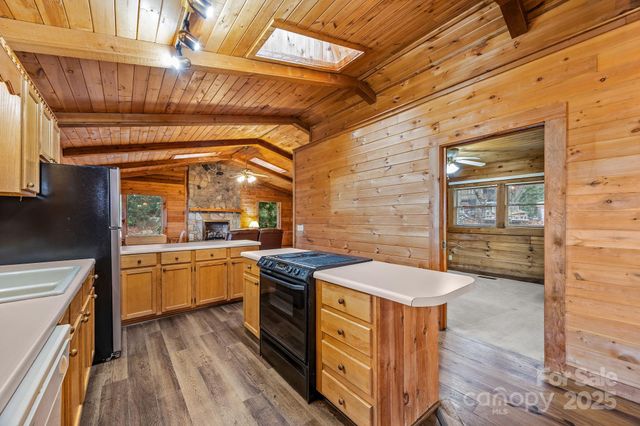 75 Red Oak Lane, Waynesville, NC 28786