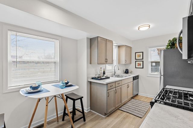 5736 40th Avenue S, Minneapolis, MN 55417