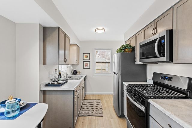 5736 40th Avenue S, Minneapolis, MN 55417