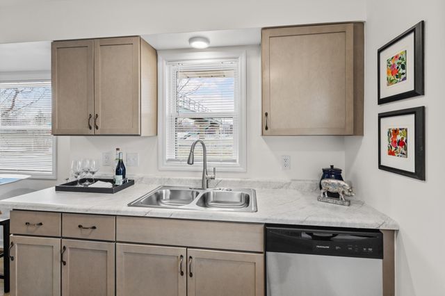 5736 40th Avenue S, Minneapolis, MN 55417