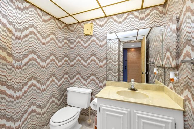 16300 Golf Club Road 408, Weston, FL 33326