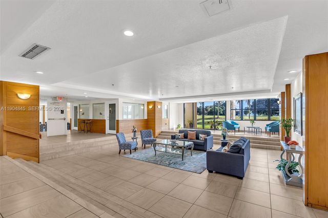 16300 Golf Club Road 408, Weston, FL 33326