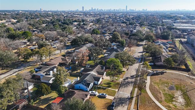 9634 Windswept Lane, Houston, TX 77063