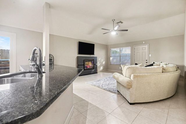 131 Breezy Shore Court, Dickinson, TX 77539