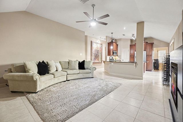 131 Breezy Shore Court, Dickinson, TX 77539