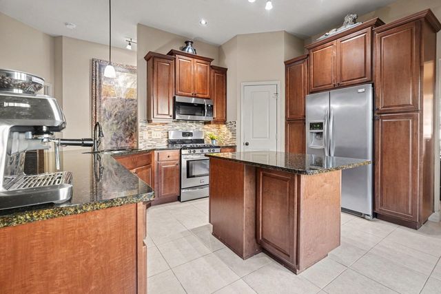 131 Breezy Shore Court, Dickinson, TX 77539