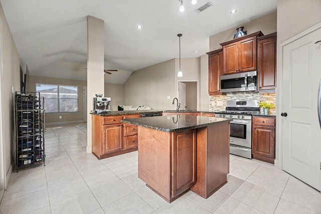 131 Breezy Shore Court, Dickinson, TX 77539