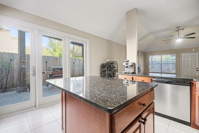 131 Breezy Shore Court, Dickinson, TX 77539