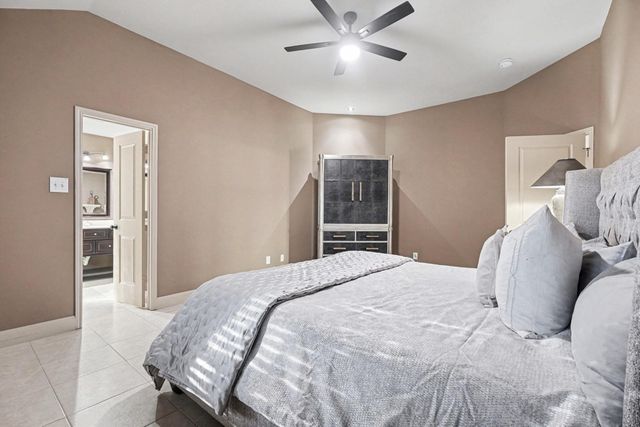 131 Breezy Shore Court, Dickinson, TX 77539