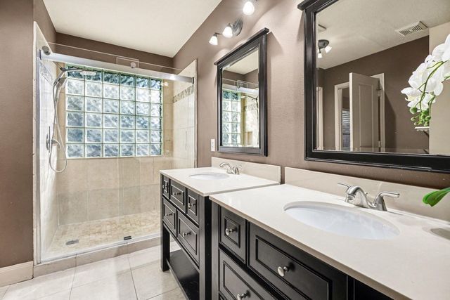 131 Breezy Shore Court, Dickinson, TX 77539