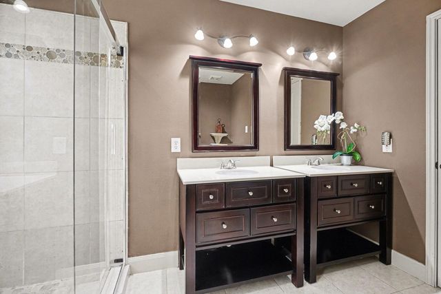 131 Breezy Shore Court, Dickinson, TX 77539