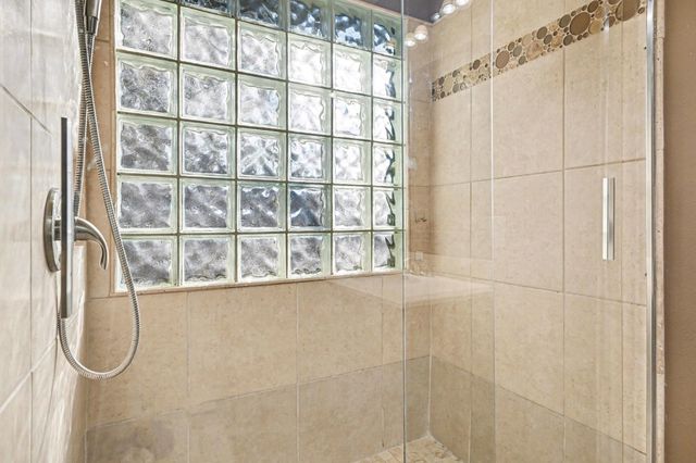 131 Breezy Shore Court, Dickinson, TX 77539