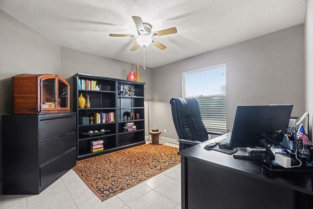 131 Breezy Shore Court, Dickinson, TX 77539