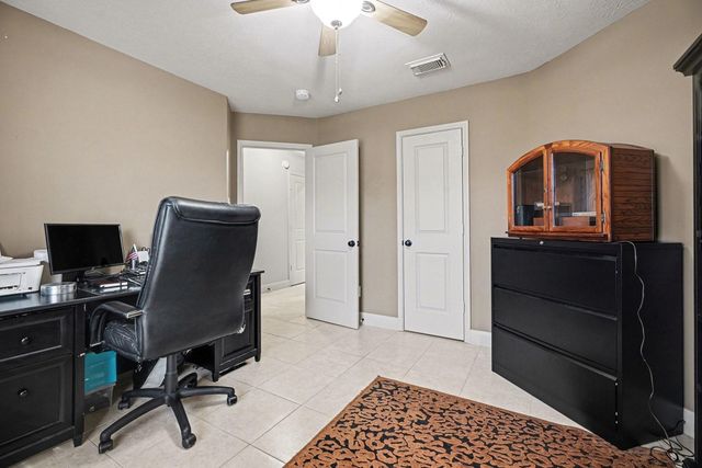 131 Breezy Shore Court, Dickinson, TX 77539