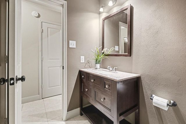 131 Breezy Shore Court, Dickinson, TX 77539