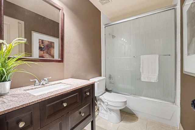 131 Breezy Shore Court, Dickinson, TX 77539